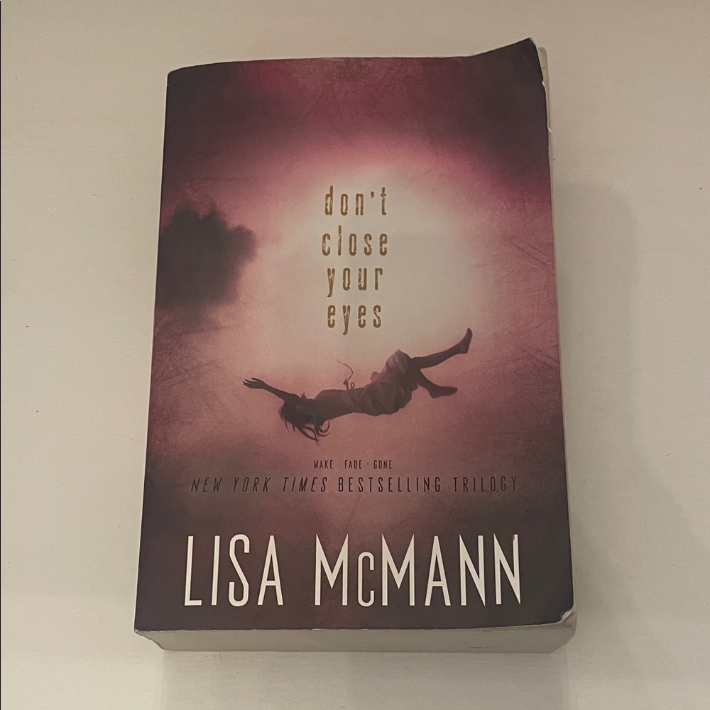 Lisa McMann Book - Don't Close Your Eyes